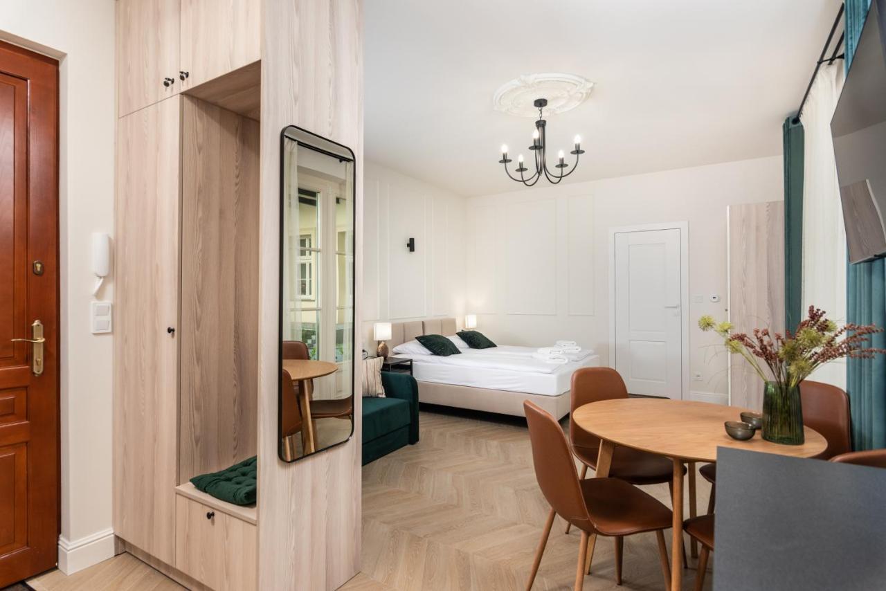 קרקוב Atrium - Old Town Luxury Apartments - By Upstairs מראה חיצוני תמונה