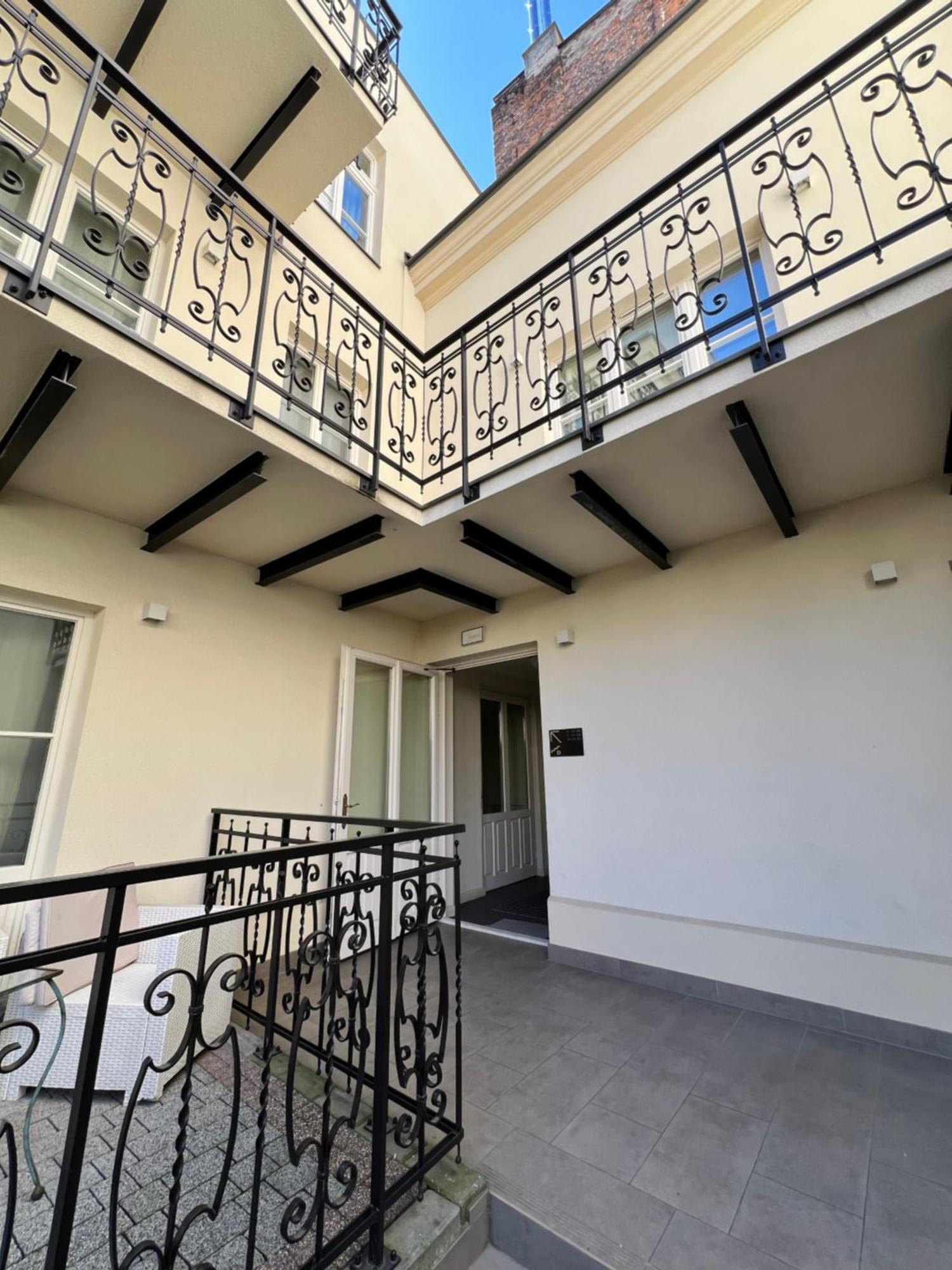 קרקוב Atrium - Old Town Luxury Apartments - By Upstairs מראה חיצוני תמונה